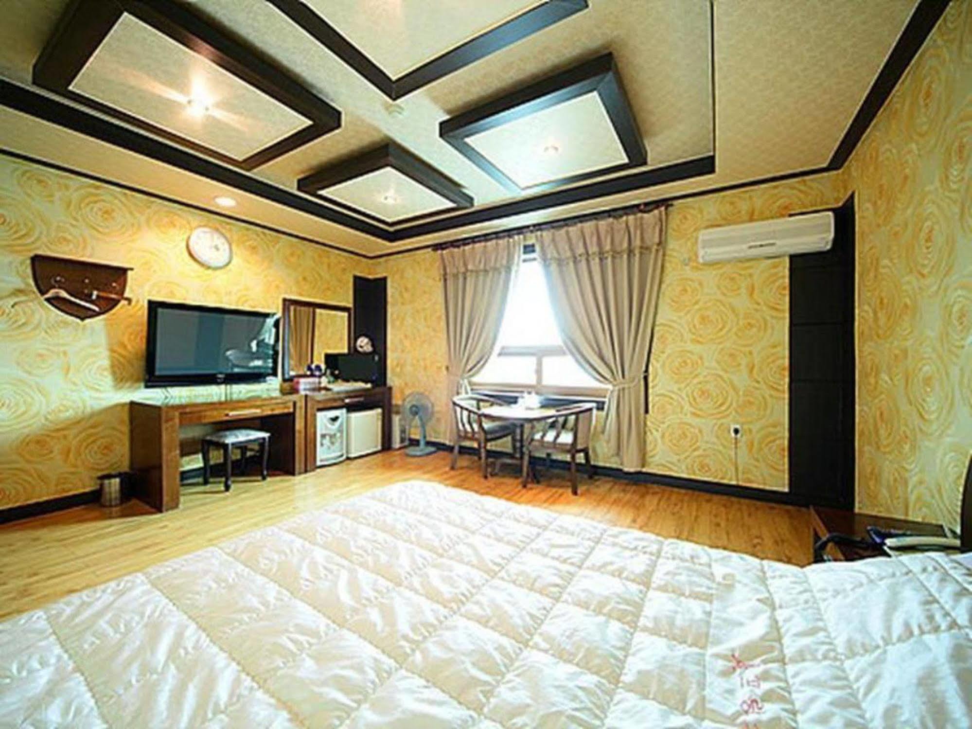 Am Ort Hotel Yeosu Eksteriør billede