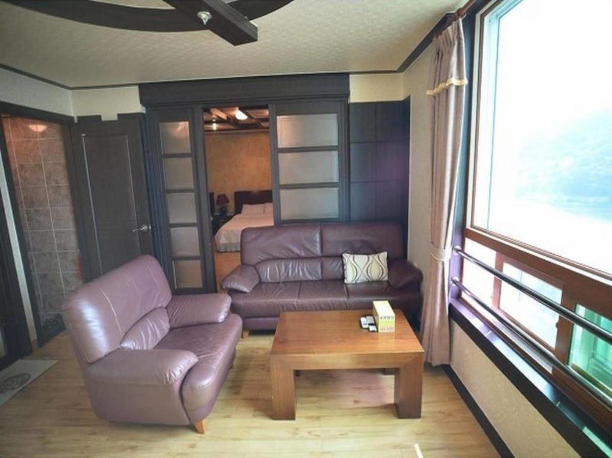 Am Ort Hotel Yeosu Eksteriør billede