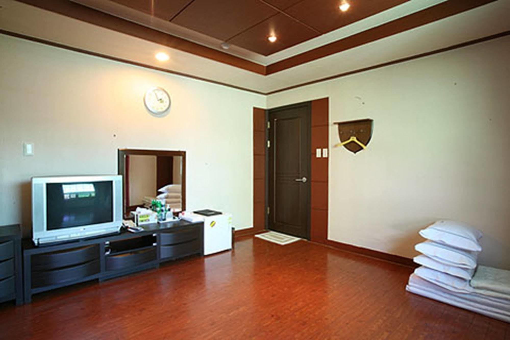 Am Ort Hotel Yeosu Eksteriør billede